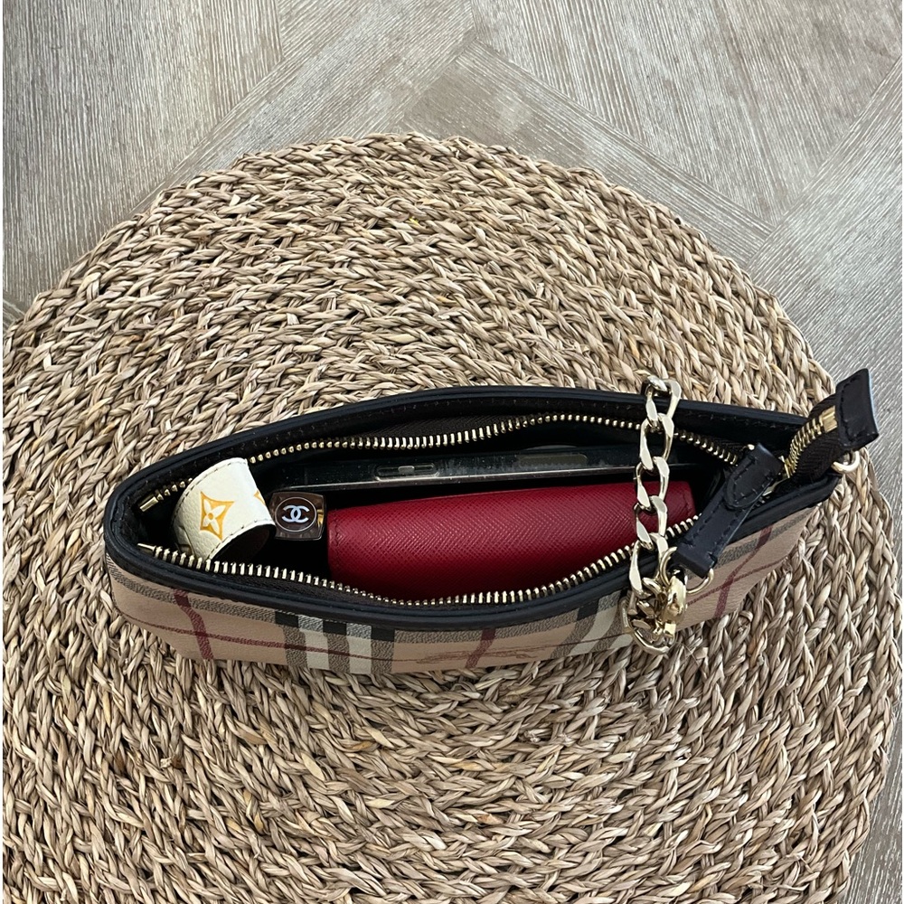 Burberry mini Clara wristlet pochette - Picture 16 of 16